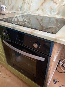 Установить встраиваемый электрический духовой шкаф и электрическую панель