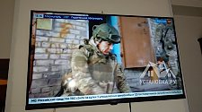 Установить/подвесить и настроить телевизор