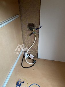 Установить встраиваемый электрический духовой шкаф и электрическую панель