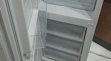Перевесить двери с электронном дисплеем на отдельностоящем холодильнике