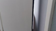 Установить новый отдельно стоящий холодильник