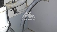 Установить новую отдельно стоящую на кухне под столешницей под стиральную машину Indesit