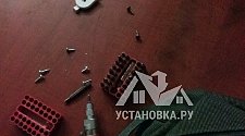 Демонтировать компактный встроенный холодильник