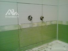 Работа по укладке плитки