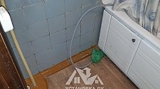 Демонтировать и установить отдельно стоящую стиральную машину Хайер в ванной комнате