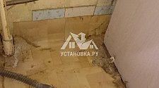 Установить на кухне отдельностоящую стиральную машину Аристон на готовые коммуникации на место прежней