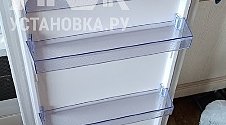 Установить холодильник и перенавесить двери холодильника