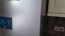 Установить холодильник и перенавесить на нём двери