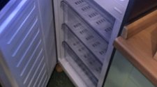 Перенавесить двери холодильника