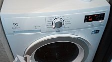 Установить стиральную машинку Electrolux EWW51696SWD в ванной