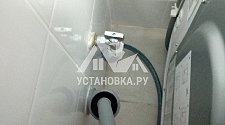 Установить в ванной комнате отдельностоящую стиральную машину Хайер