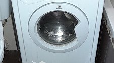 Установка отдельностоящей стиральной машины indezit и  Демонтаж стиральной машины.
