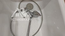 Установить смеситель настенный открытого монтажа для ванны