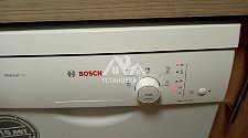 Установить отдельностоящую посудомоечную машину Bosch SPS25CW01R