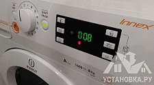 Установить стиральную  отдельностоящую машину Indesit