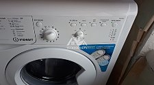 Установить на готовые коммуникации отдельностоящую стиральную машину на кухне
