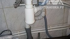 Установить отдельностоящую стиральную машину на место старой