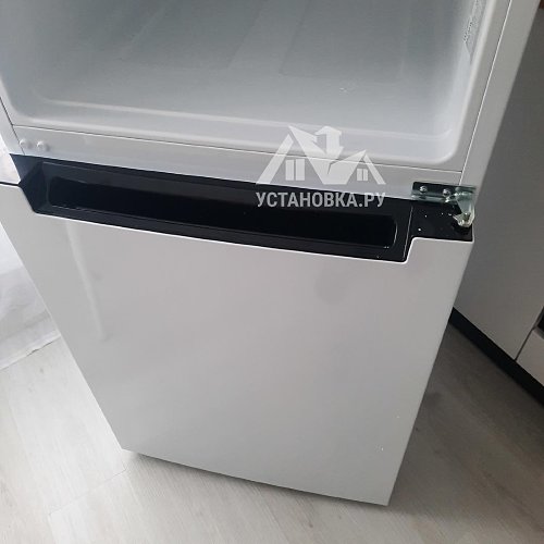 Перевесить двери холодильника