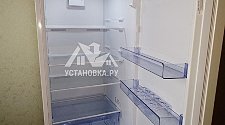 Установить новый отдельно стоящий холодильник