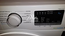 Установить отдельностоящую стиральную машину Samsung WW80K42E06W в ванной комнате.