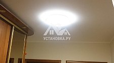 Установить в коридоре два потолочных светильника