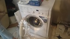 Установить в ванной комнате отдельностоящую стиральную машину Indesit IWSB 5085