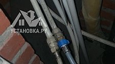 Установить отдельностоящую стиральную машину на место старой