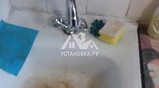 Установить новый смеситель на кухне на мойке