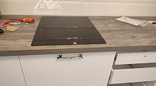 Установить/Подключить плиту/варочную панель.