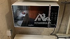 Установить СВЧ на кронштейны