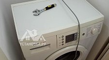 Установить и подключить стиральную машину/сушильную машину в колонну