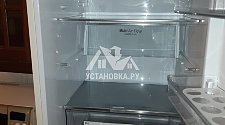 Установить на свободное место отдельностоящий холодильник LG